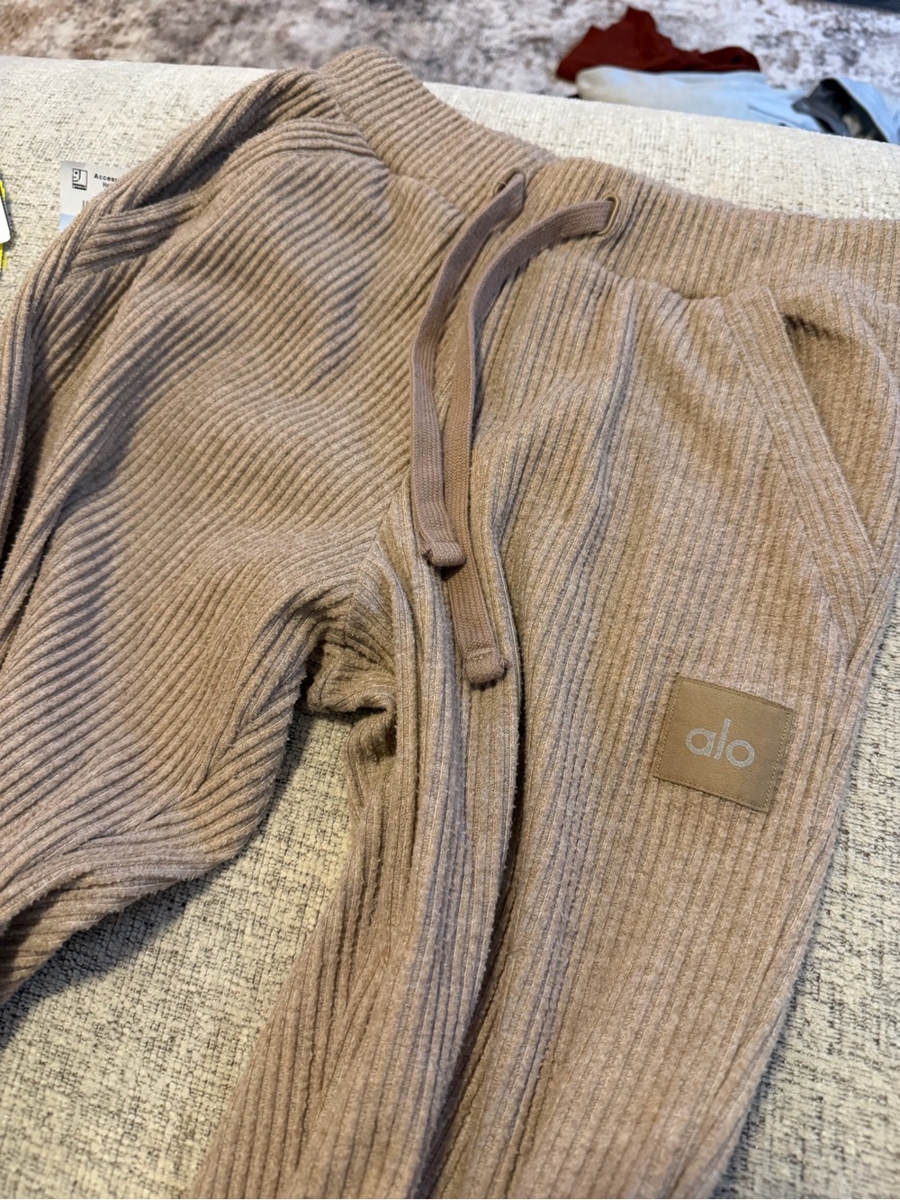 ALO Muse joggers in Gravel
